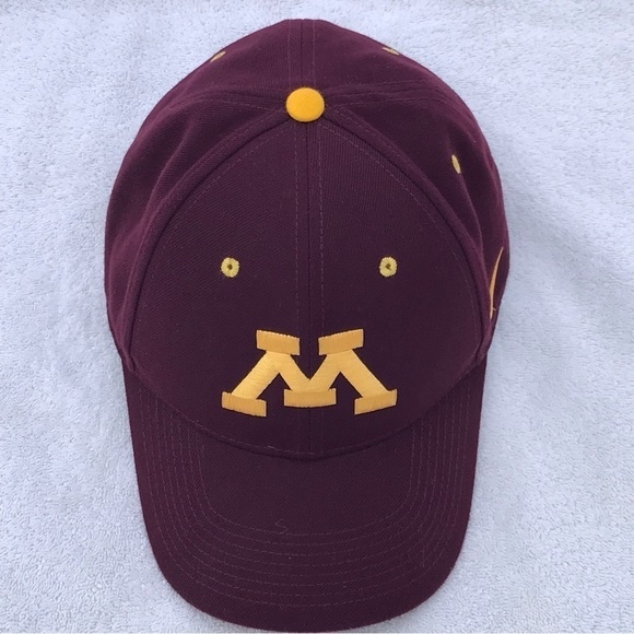 Nike Legacy91 University of Minnesota Golden Gophers Ball Cap - Picture 10 of 16